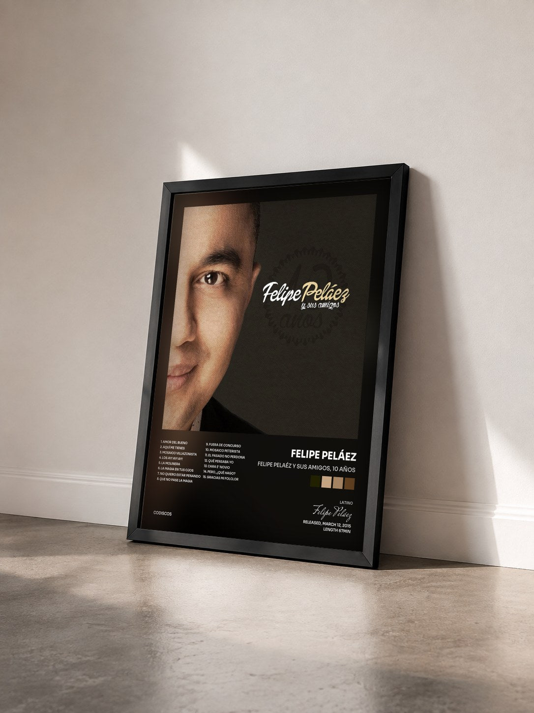 #noir Tableau de l'album Felipe Pelaéz Y Sus Amigos, 10 Años de Felipe Peláez vu de trois quarts, cadre noir