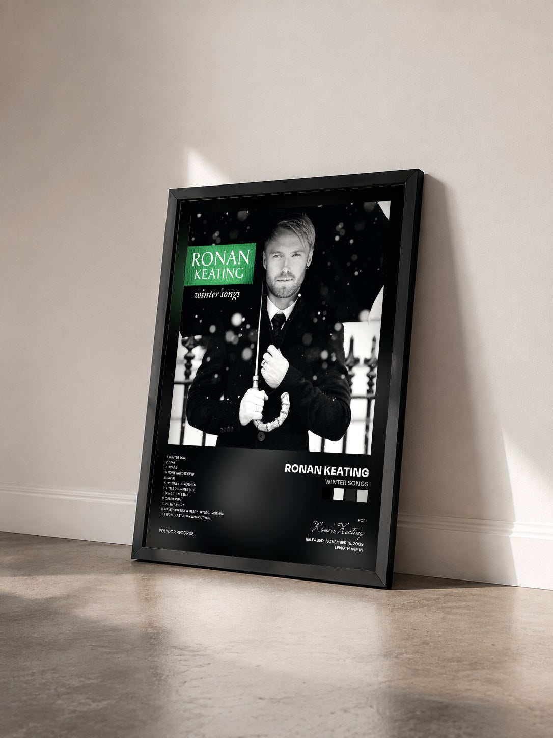 #noir Tableau de l'album Winter Songs de Ronan Keating vu de trois quarts, cadre noir