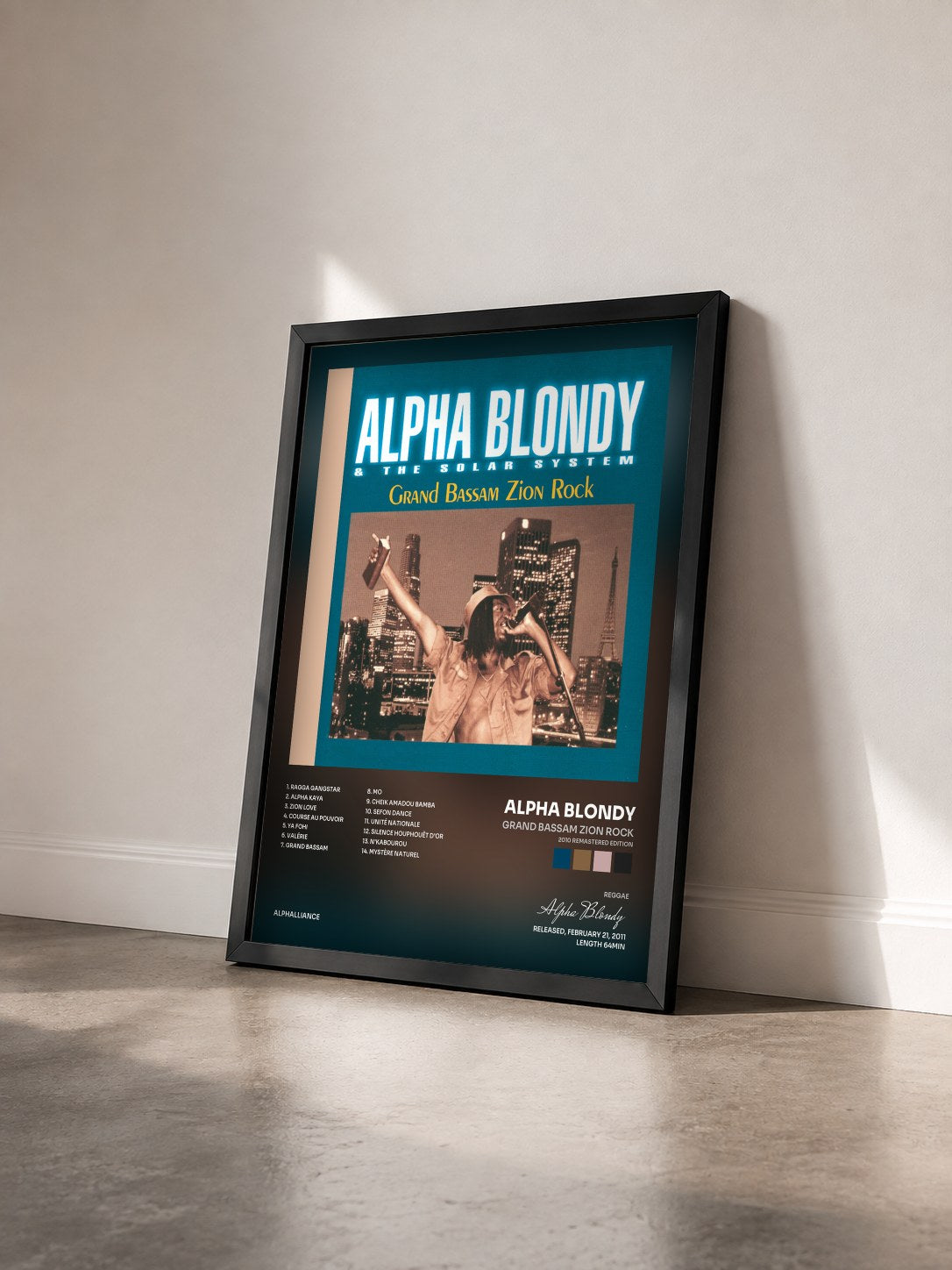 #noir Tableau de l'album Grand Bassam Zion Rock (2010 Remastered Edition) de Alpha Blondy vu de trois quarts, cadre noir