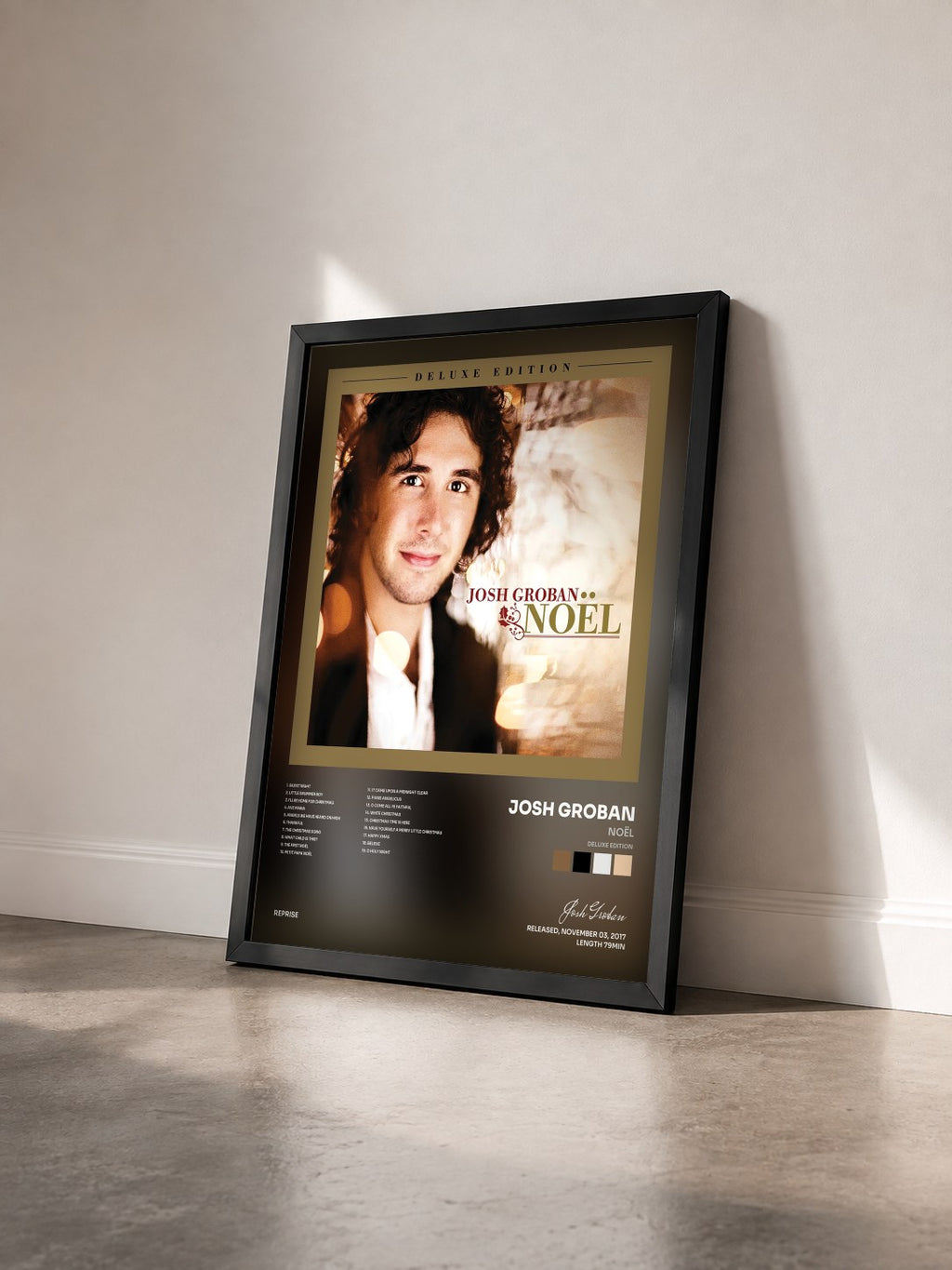 #noir Tableau de l'album Noël (Deluxe Edition) de Josh Groban vu de trois quarts, cadre noir