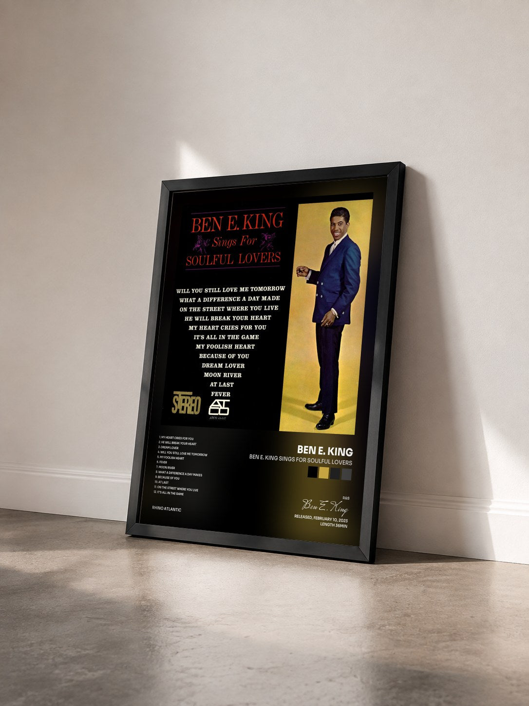 #noir Tableau de l'album Ben E. King Sings for Soulful Lovers de Ben E. King vu de trois quarts, cadre noir