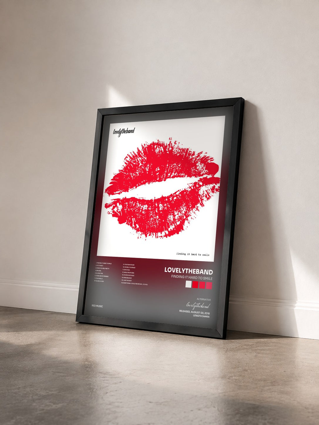 #noir Tableau de l'album finding it hard to smile de lovelytheband vu de trois quarts, cadre noir