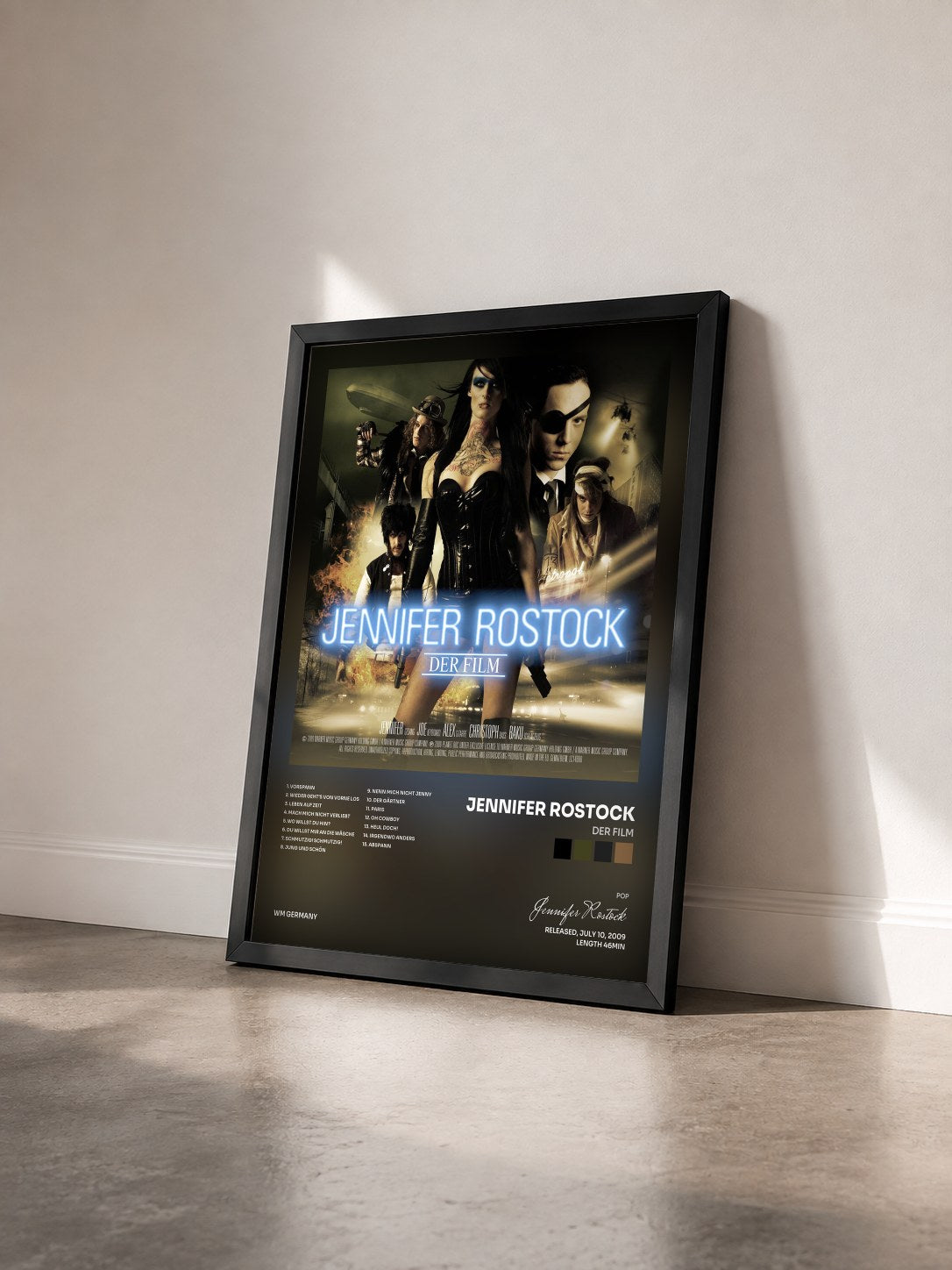 #noir Tableau de l'album Der Film de Jennifer Rostock vu de trois quarts, cadre noir