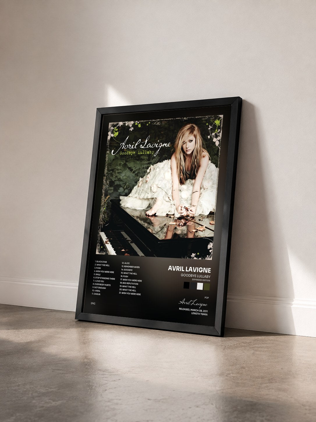 #noir Tableau de l'album Goodbye Lullaby (Expanded Edition) de Avril Lavigne vu de trois quarts, cadre noir