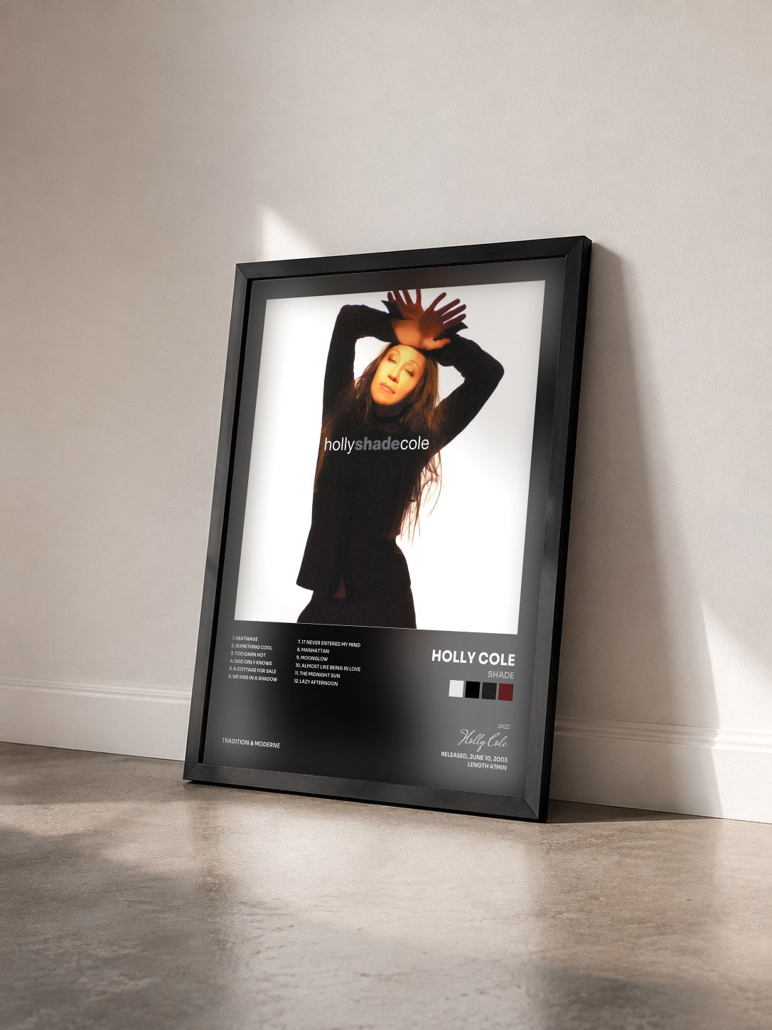 #noir Tableau de l'album Shade de Holly Cole vu de trois quarts, cadre noir