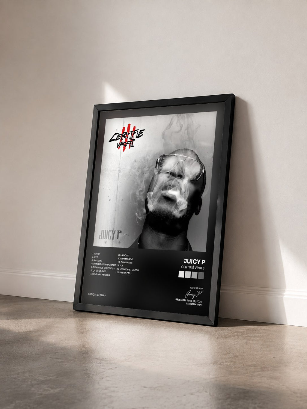 #noir Tableau de l'album Certifié Vrai 3 de Juicy P vu de trois quarts, cadre noir