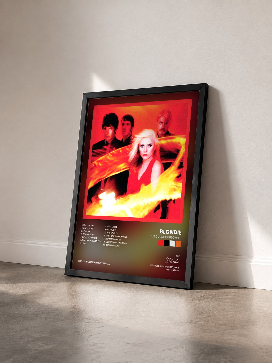 #noir Tableau de l'album The Curse of Blondie de Blondie vu de trois quarts, cadre noir