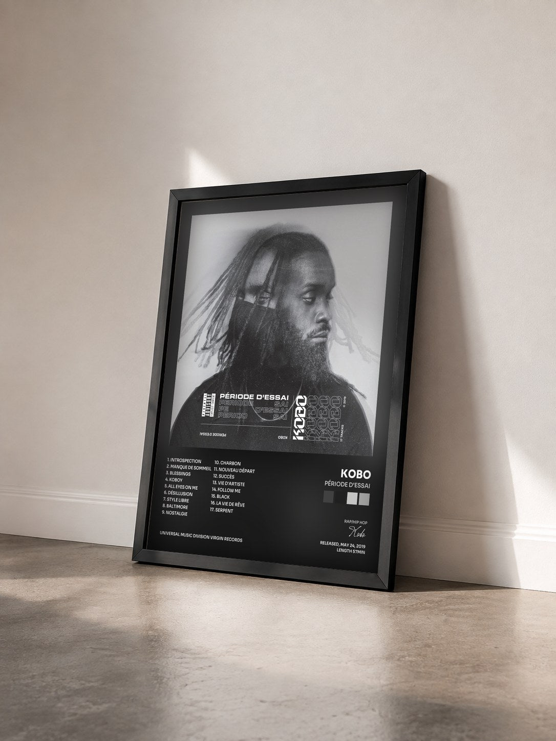 #noir Tableau de l'album Période d'essai de Kobo vu de trois quarts, cadre noir