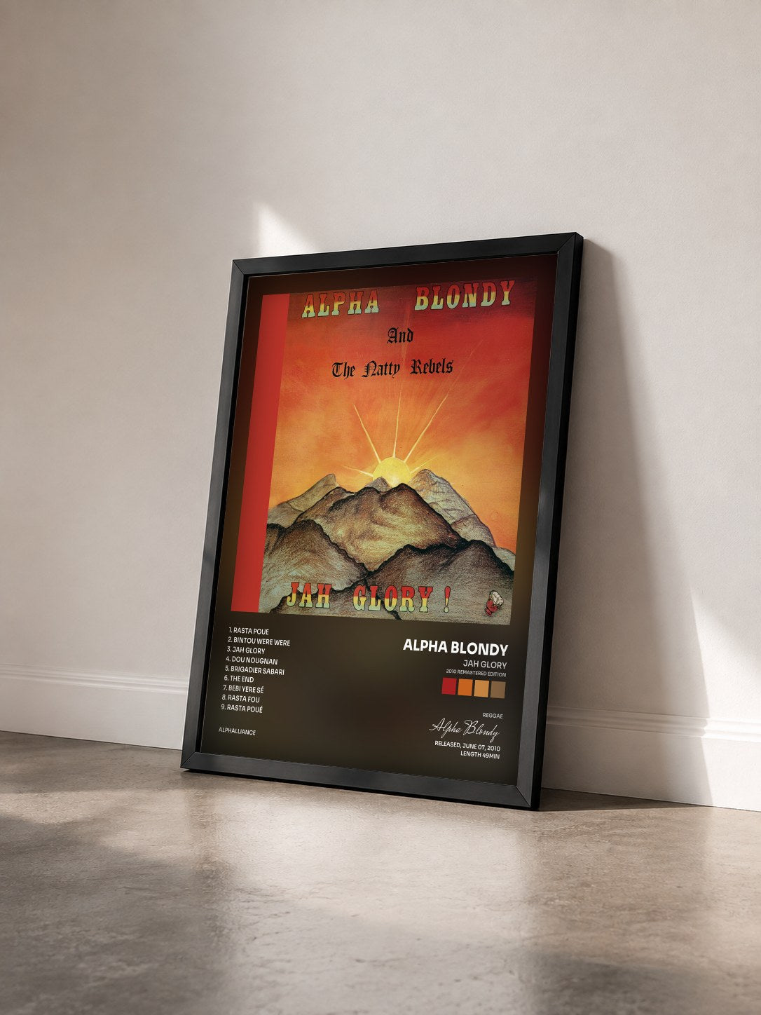 #noir Tableau de l'album Jah Glory (2010 Remastered Edition) de Alpha Blondy vu de trois quarts, cadre noir
