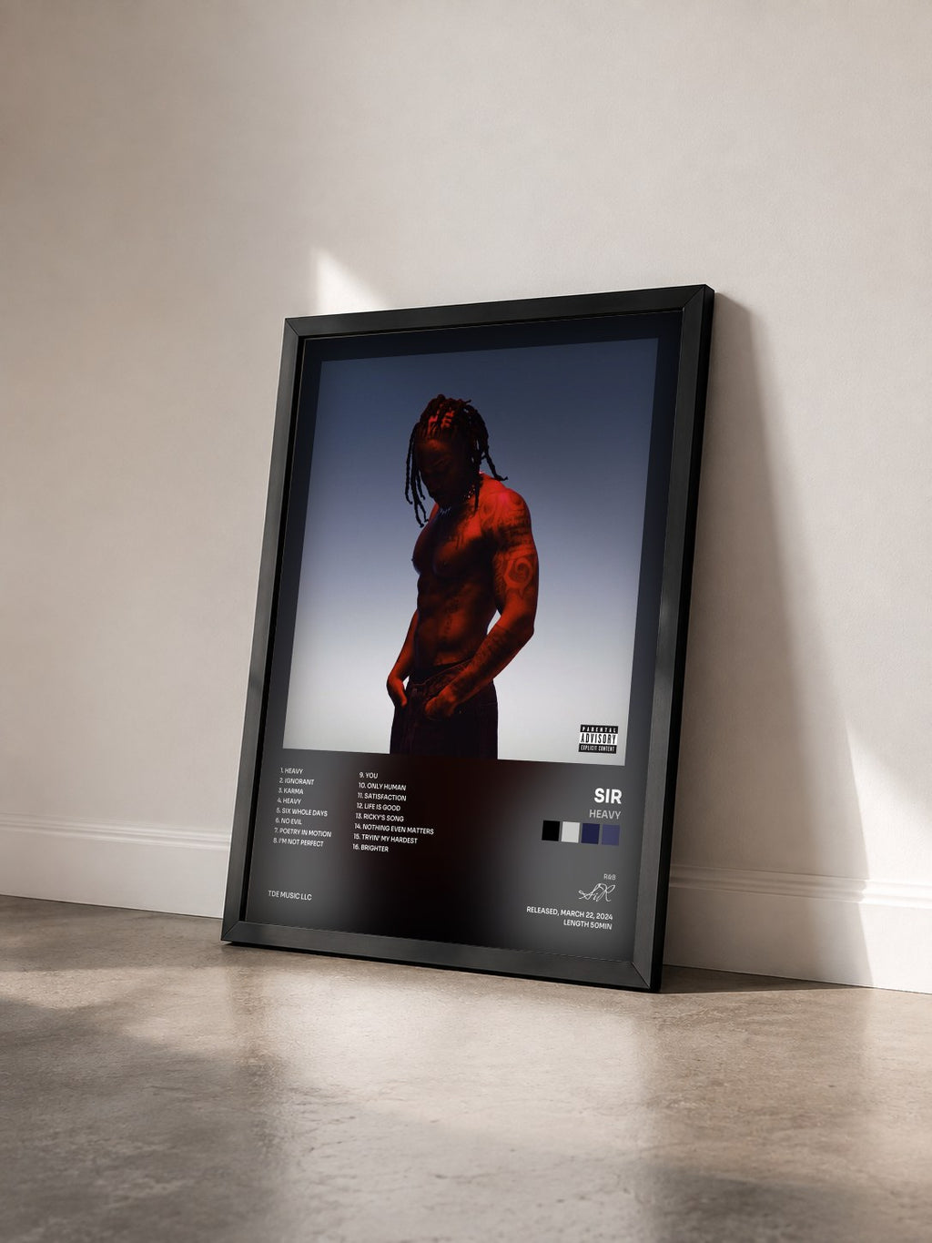 #noir Tableau de l'album HEAVY de SiR vu de trois quarts, cadre noir