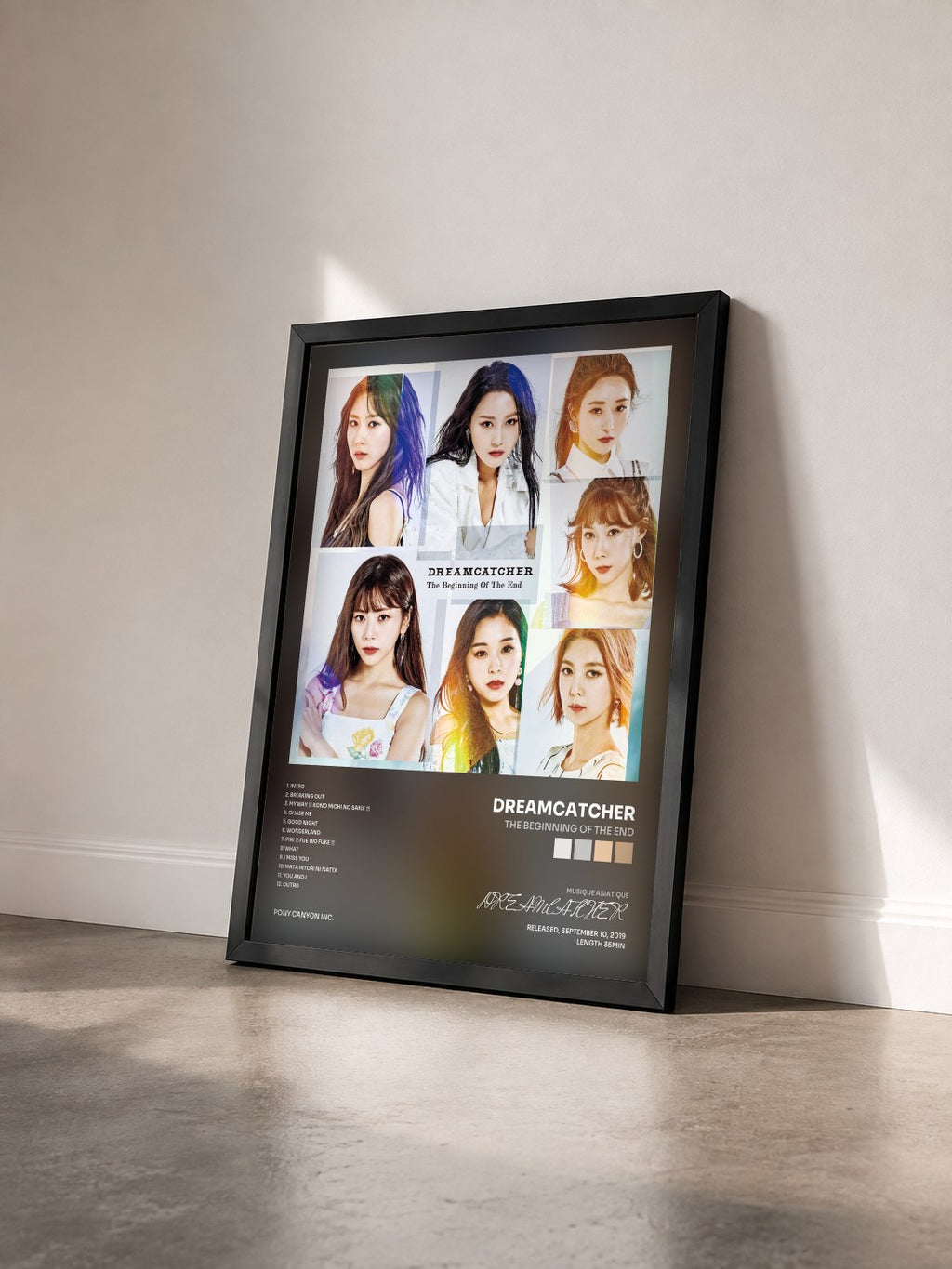 #noir Tableau de l'album The Beginning of The End de DREAMCATCHER vu de trois quarts, cadre noir
