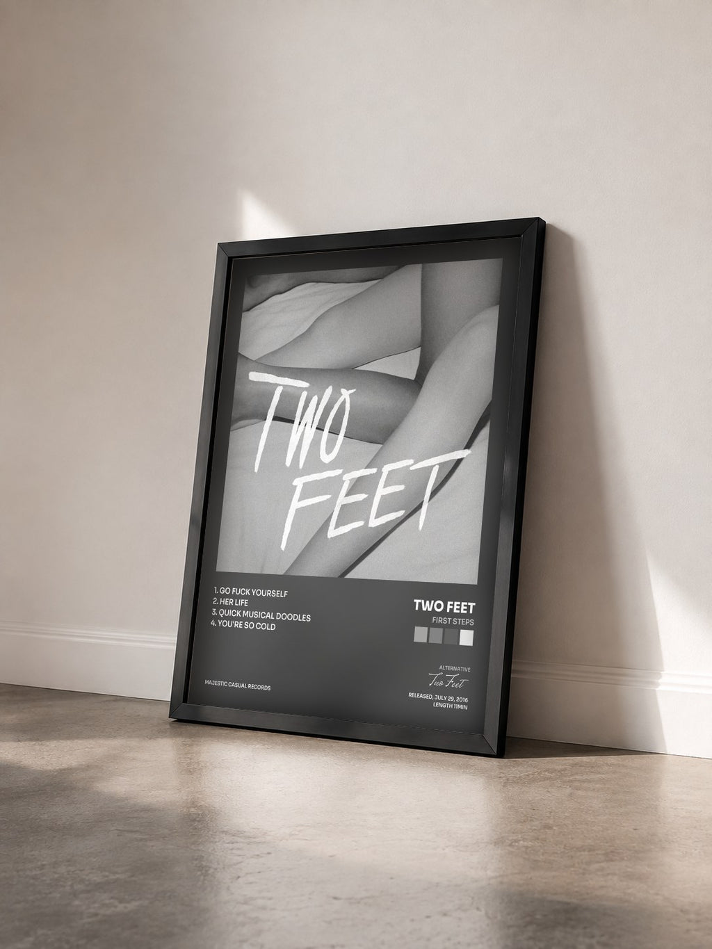 #noir Tableau de l'album First Steps de Two Feet vu de trois quarts, cadre noir