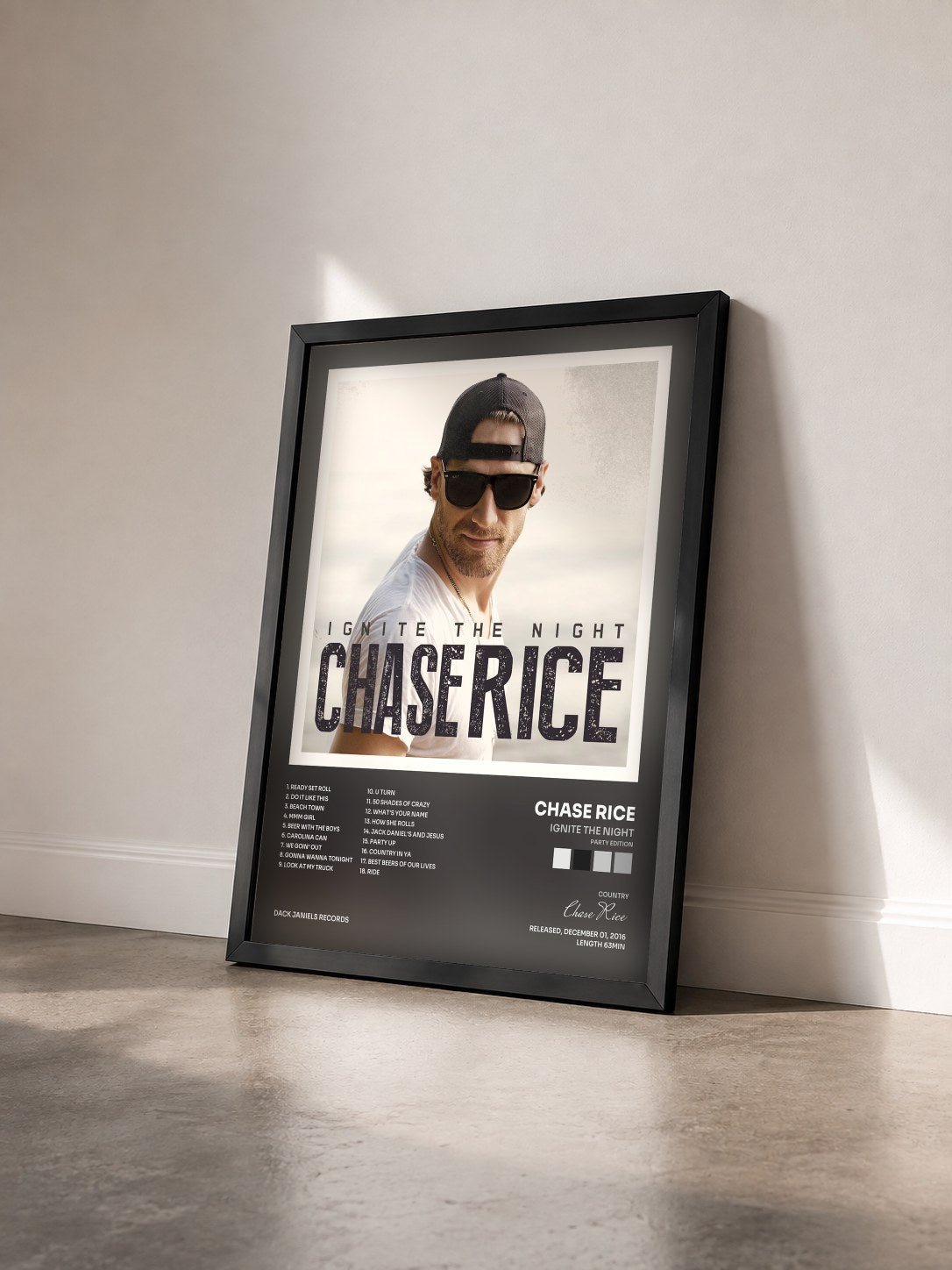 #noir Tableau de l'album Ignite the Night (Party Edition) de Chase Rice vu de trois quarts, cadre noir