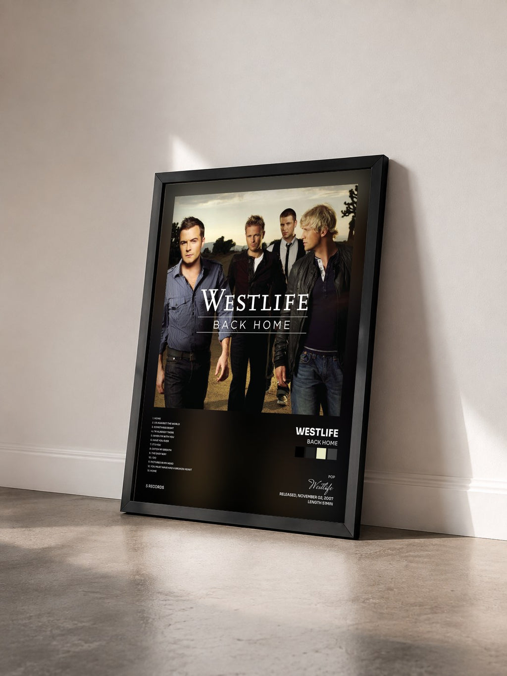 #noir Tableau de l'album Back Home de Westlife vu de trois quarts, cadre noir