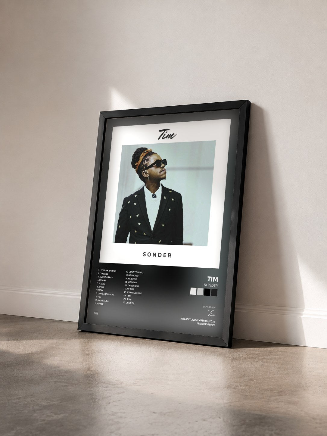 #noir Tableau de l'album SONDER de Tim vu de trois quarts, cadre noir