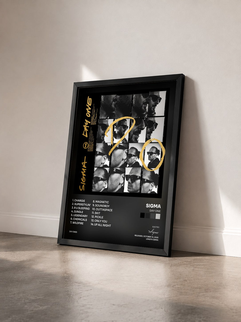 #noir Tableau de l'album DAY ONE de Sigma vu de trois quarts, cadre noir