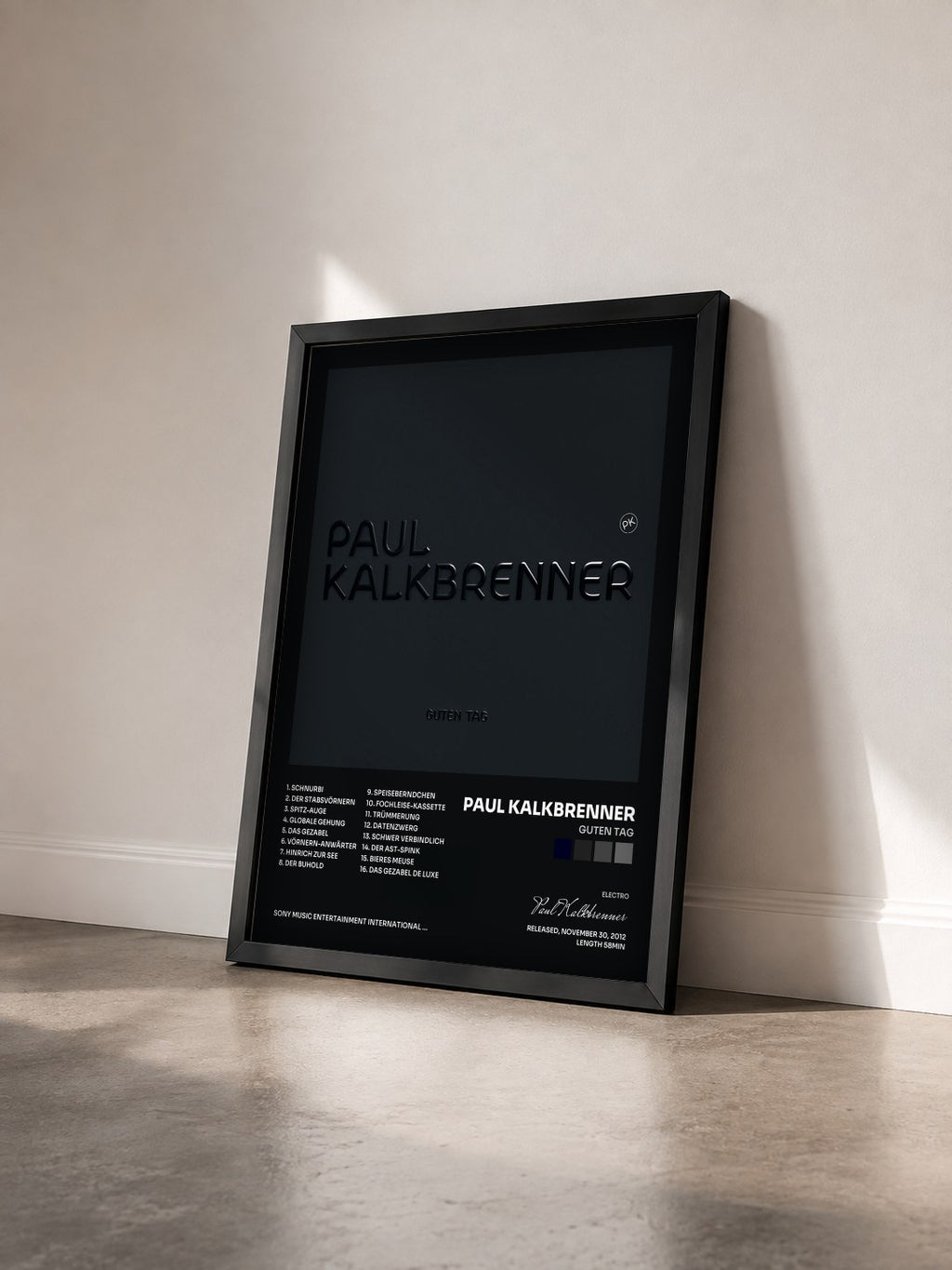 #noir Tableau de l'album Guten Tag de Paul Kalkbrenner vu de trois quarts, cadre noir