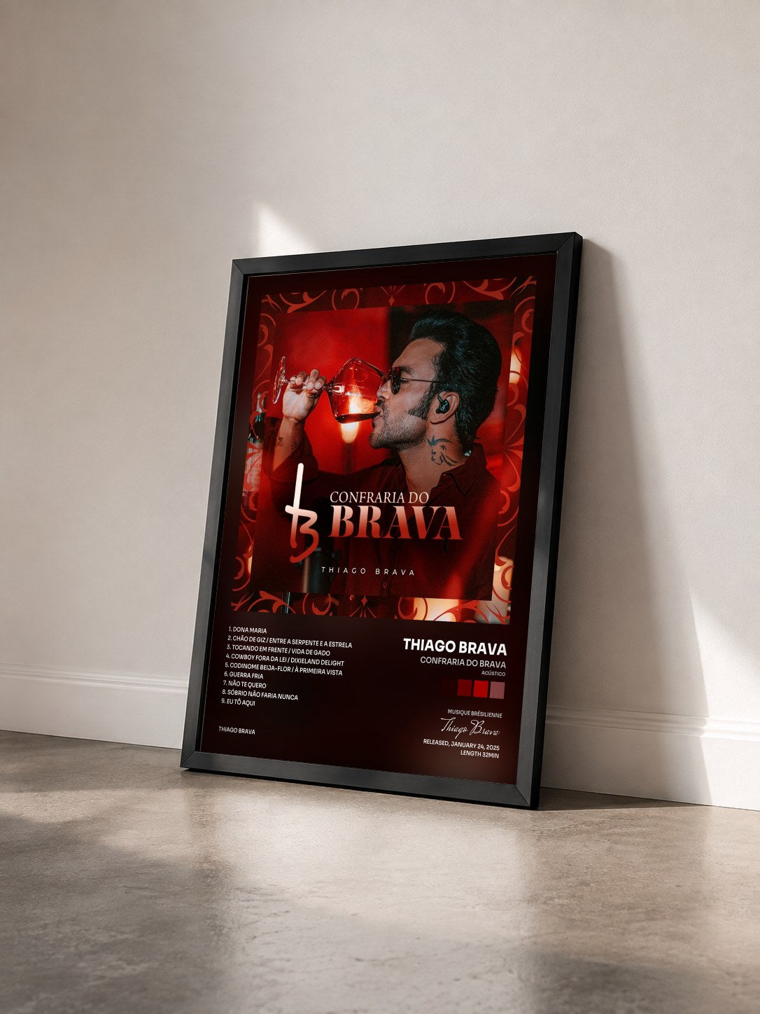 #noir Tableau de l'album Confraria do Brava (Acústico) de Thiago Brava vu de trois quarts, cadre noir