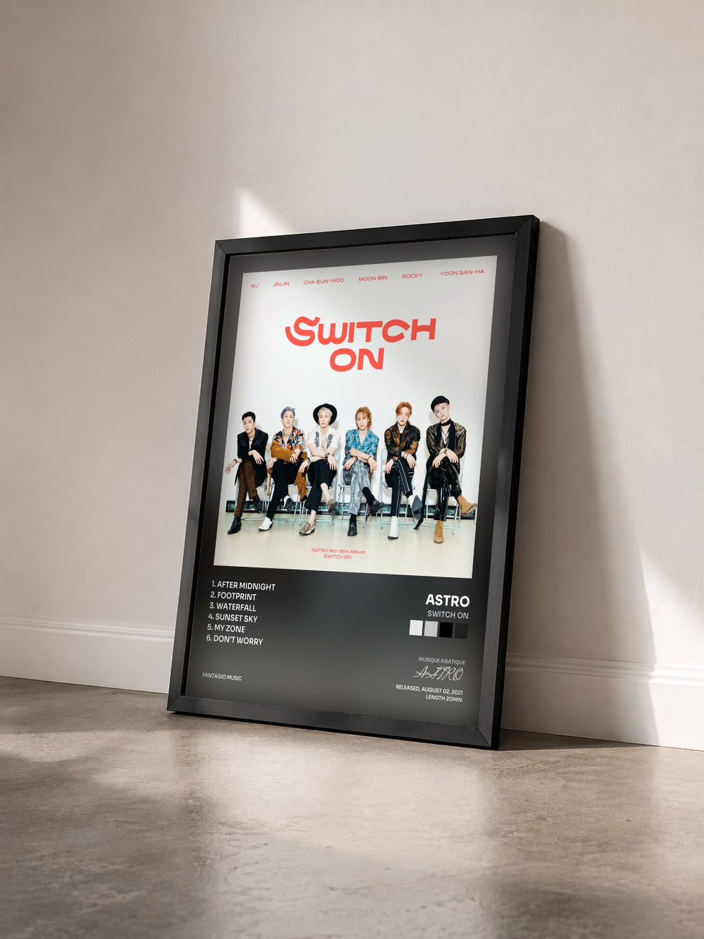 #noir Tableau de l'album SWITCH ON de ASTRO vu de trois quarts, cadre noir
