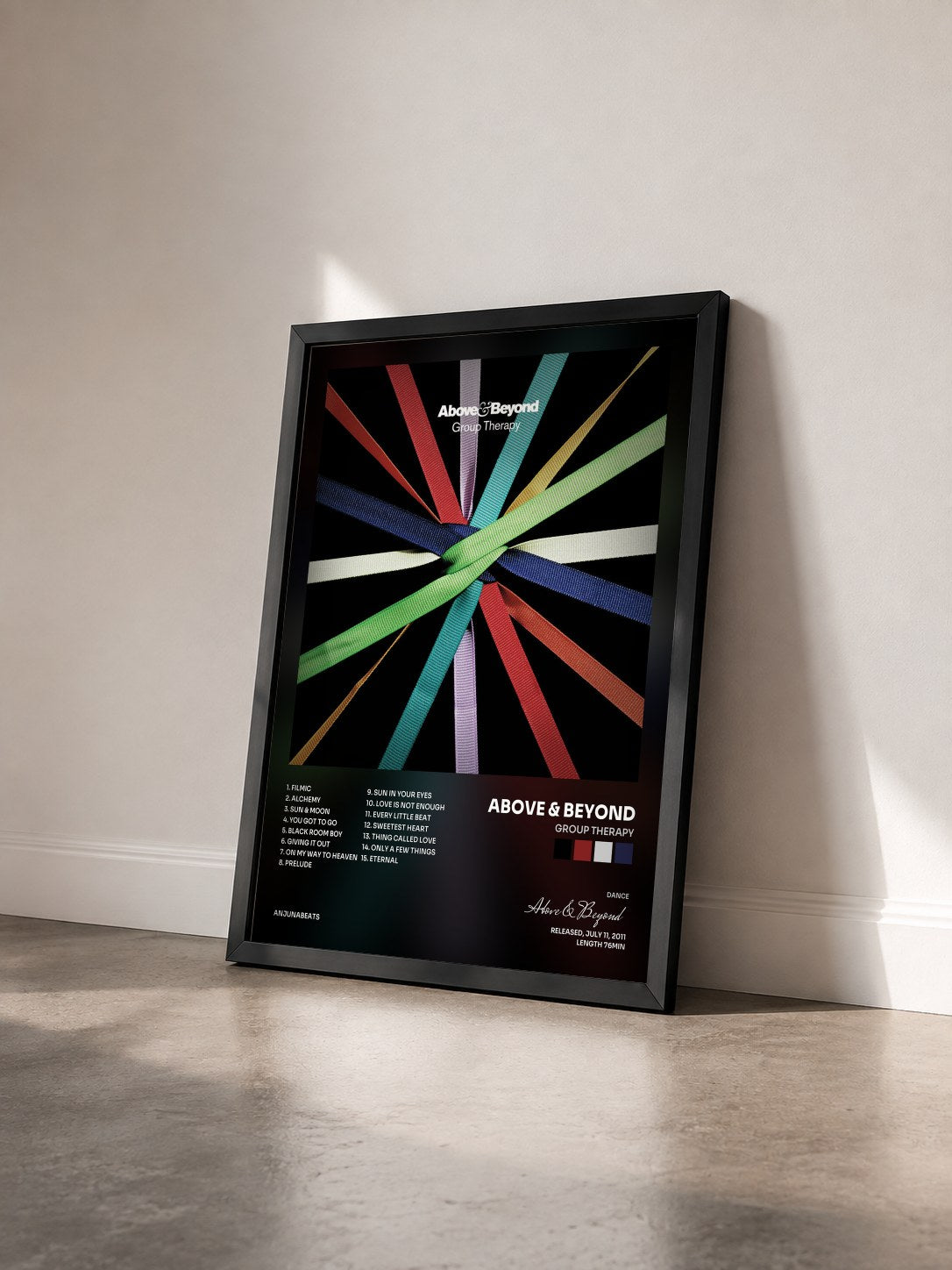 #noir Tableau de l'album Group Therapy de Above & Beyond vu de trois quarts, cadre noir