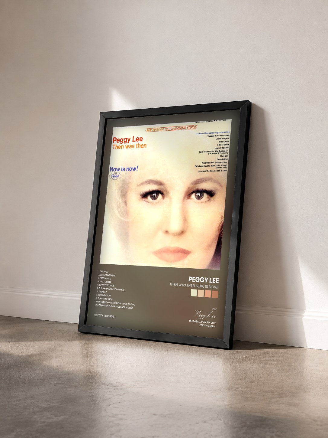 #noir Tableau de l'album Then Was Then Now Is Now! de Peggy Lee vu de trois quarts, cadre noir
