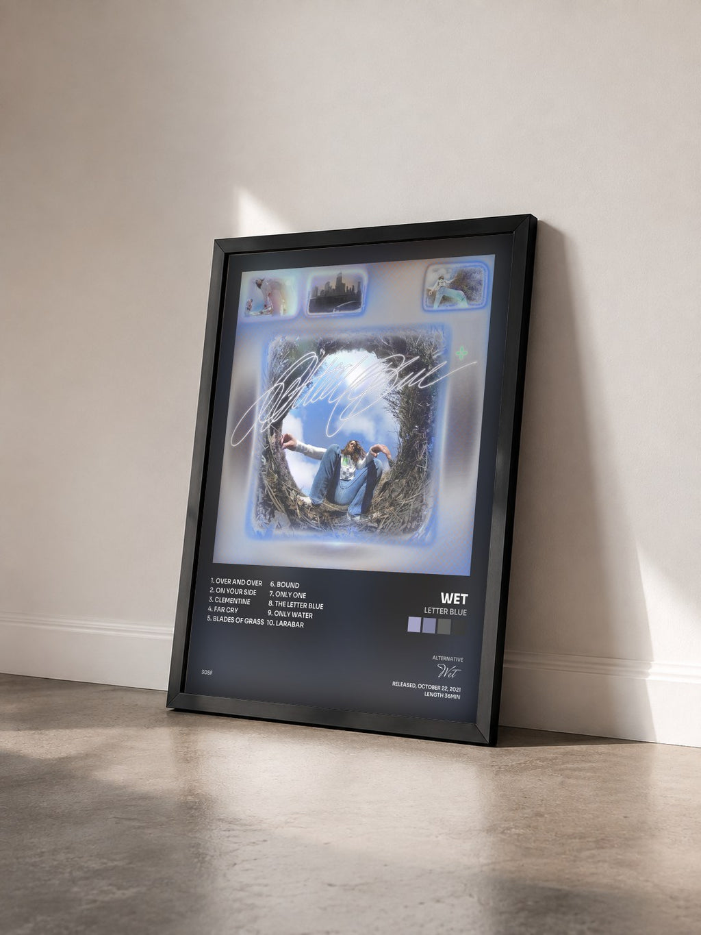 #noir Tableau de l'album Letter Blue de Wet vu de trois quarts, cadre noir