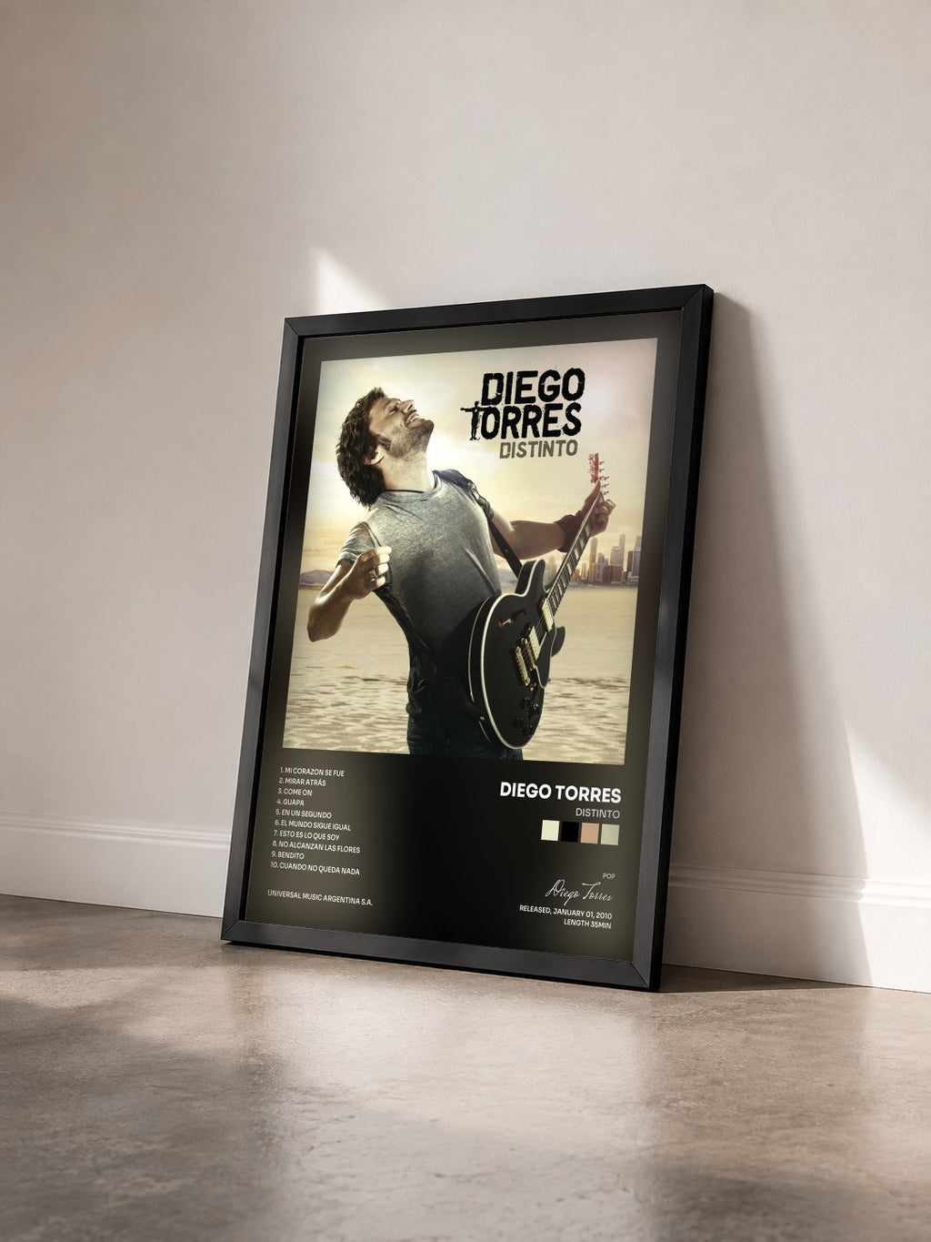 #noir Tableau de l'album Distinto de Diego Torres vu de trois quarts, cadre noir