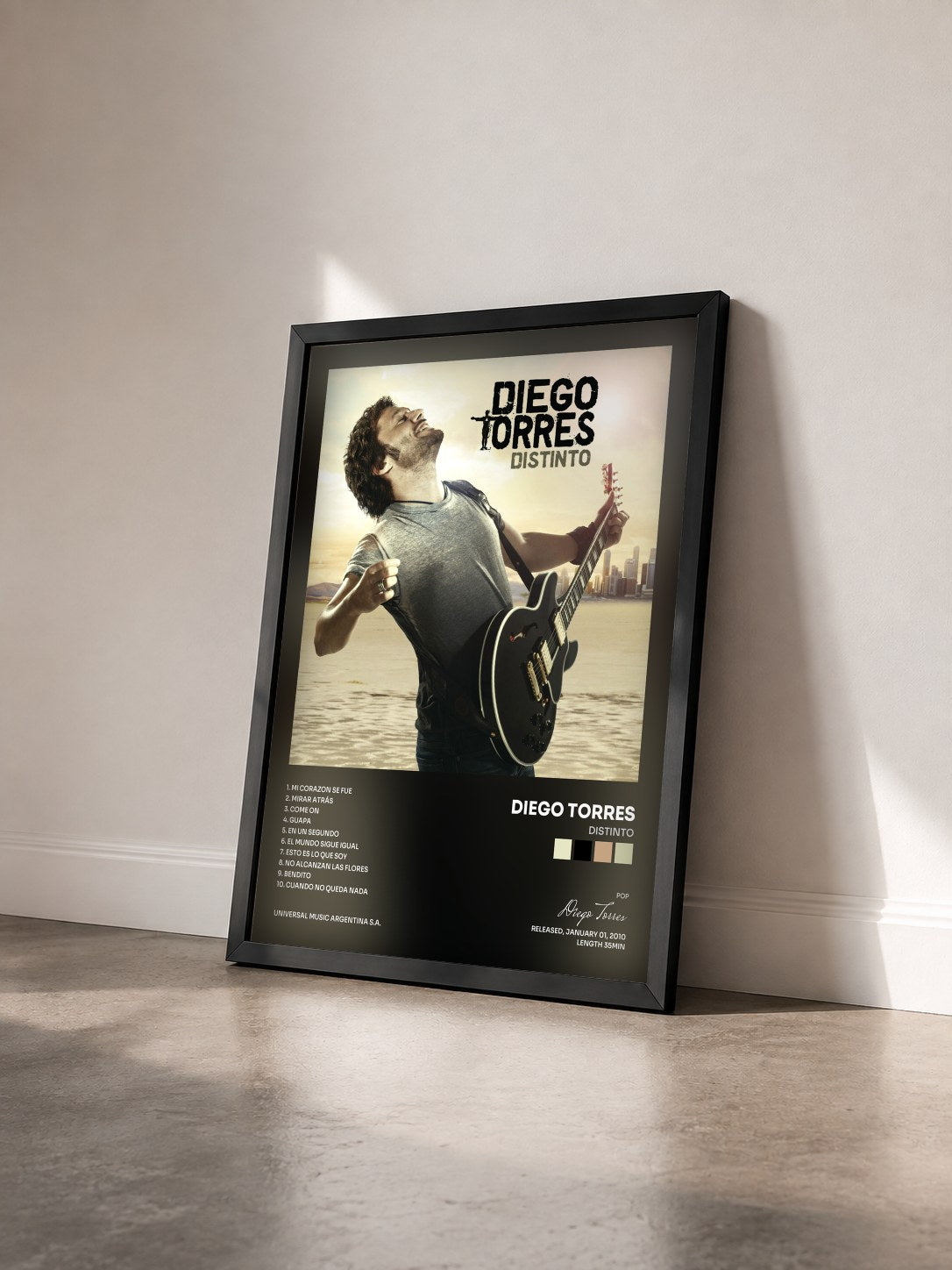 #noir Tableau de l'album Distinto de Diego Torres vu de trois quarts, cadre noir