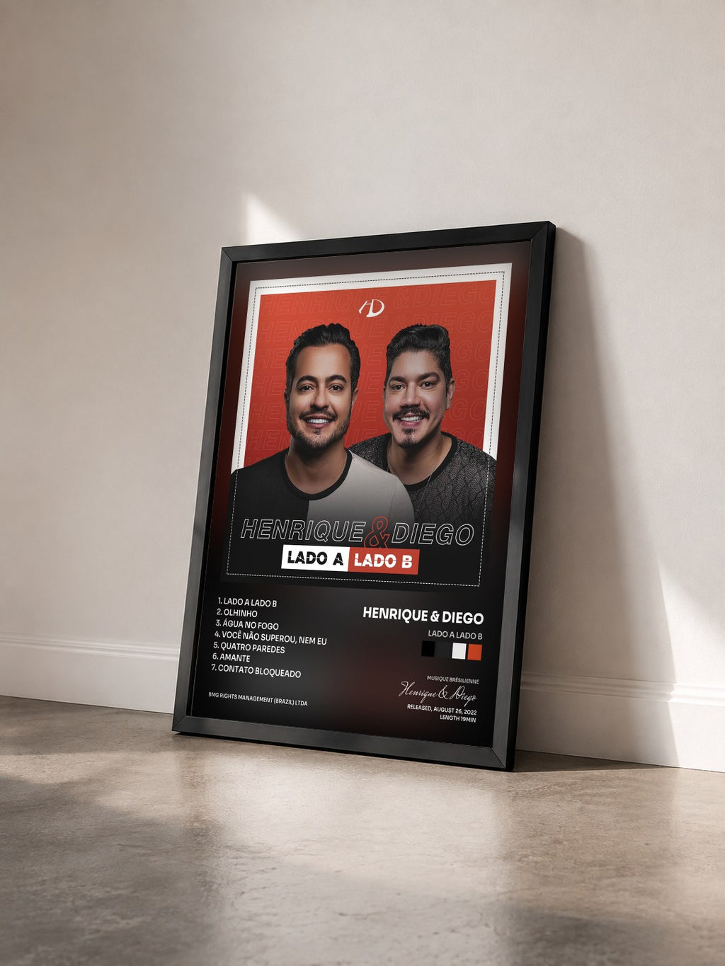 #noir Tableau de l'album Lado A Lado B de Henrique & Diego vu de trois quarts, cadre noir