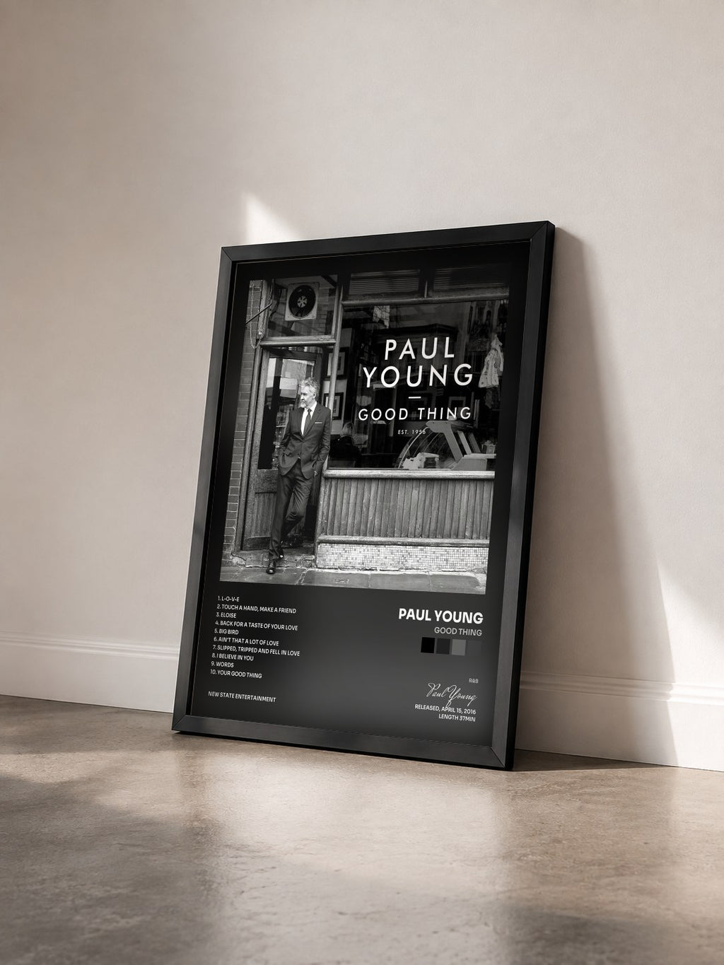 #noir Tableau de l'album Good Thing de Paul Young vu de trois quarts, cadre noir