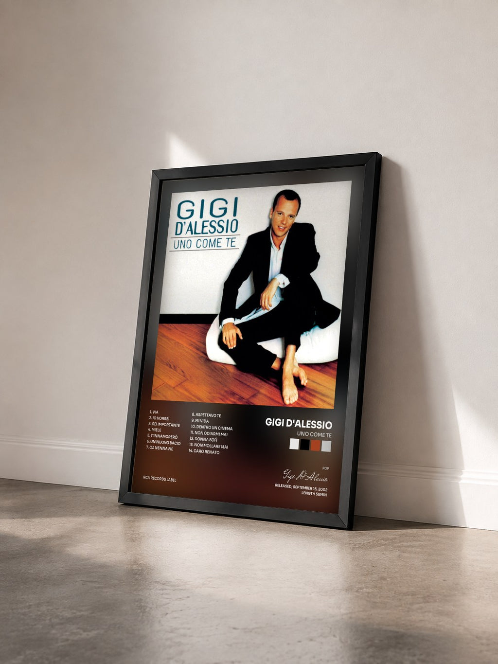 #noir Tableau de l'album Uno Come Te de Gigi D'Alessio vu de trois quarts, cadre noir