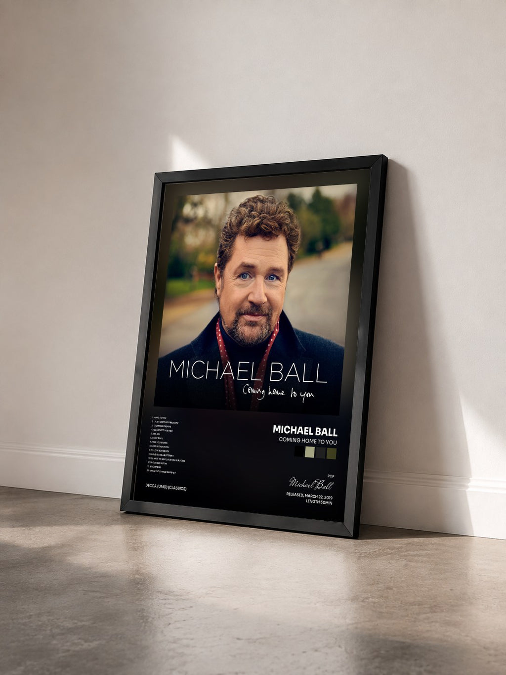 #noir Tableau de l'album Coming Home To You de Michael Ball vu de trois quarts, cadre noir