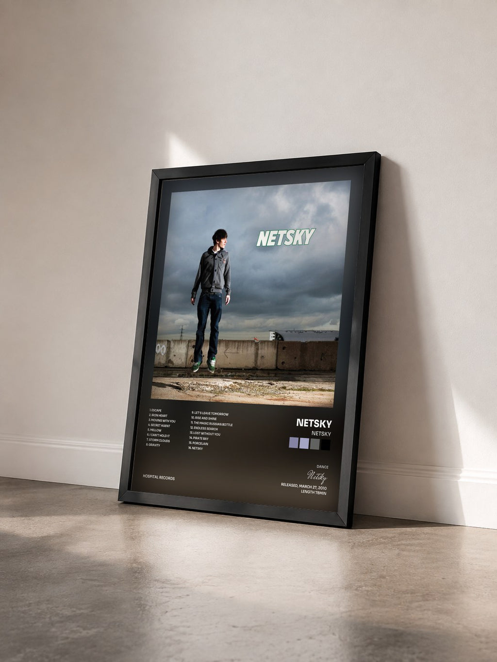 #noir Tableau de l'album Netsky de Netsky vu de trois quarts, cadre noir