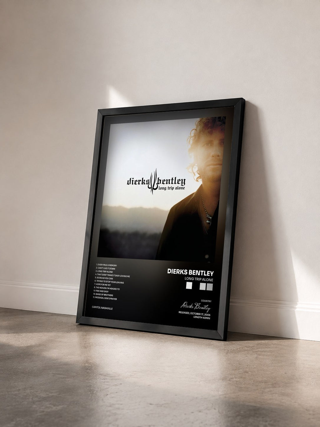 #noir Tableau de l'album Long Trip Alone de Dierks Bentley vu de trois quarts, cadre noir