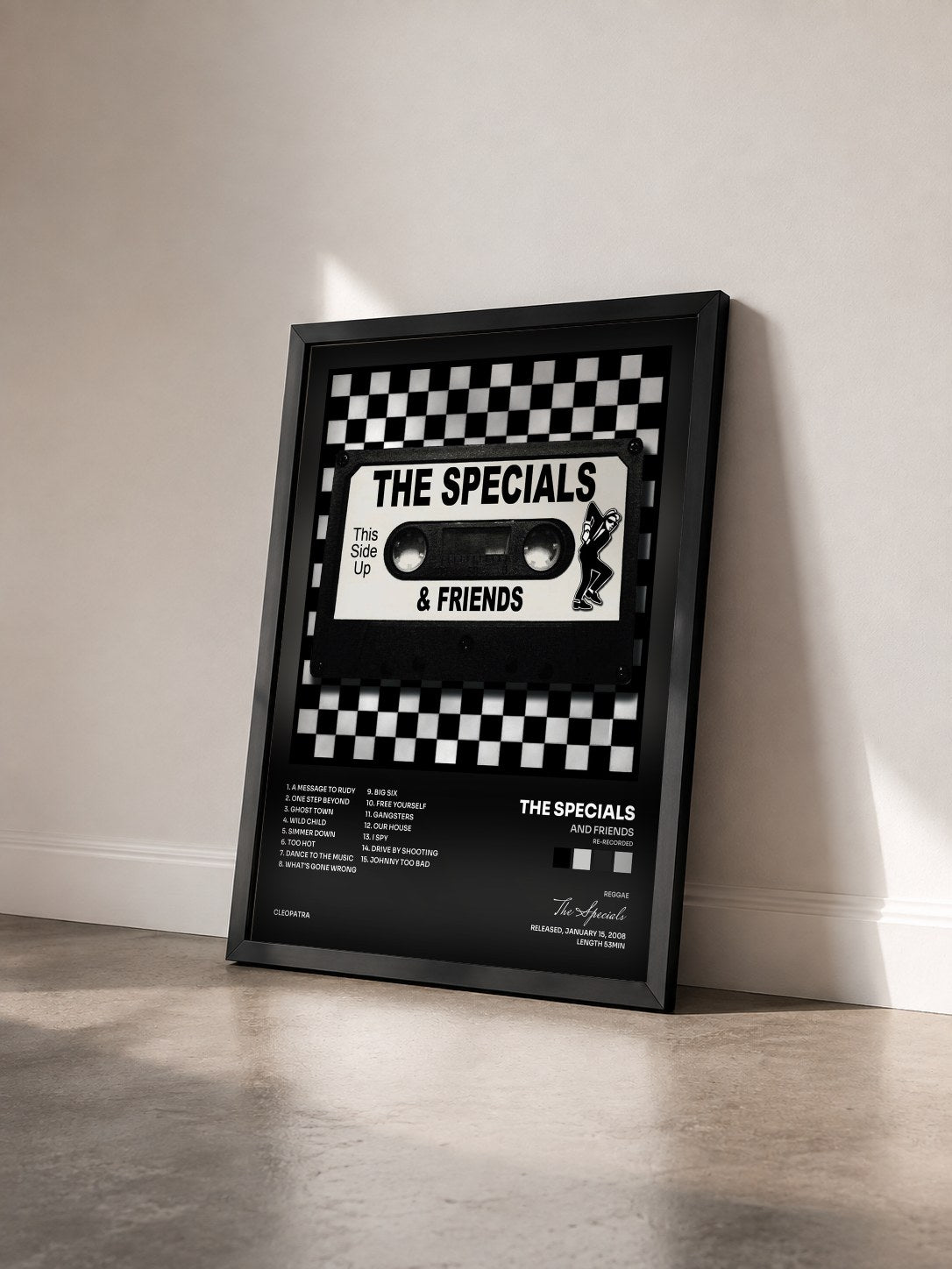 #noir Tableau de l'album And Friends (Re-Recorded) de The Specials vu de trois quarts, cadre noir