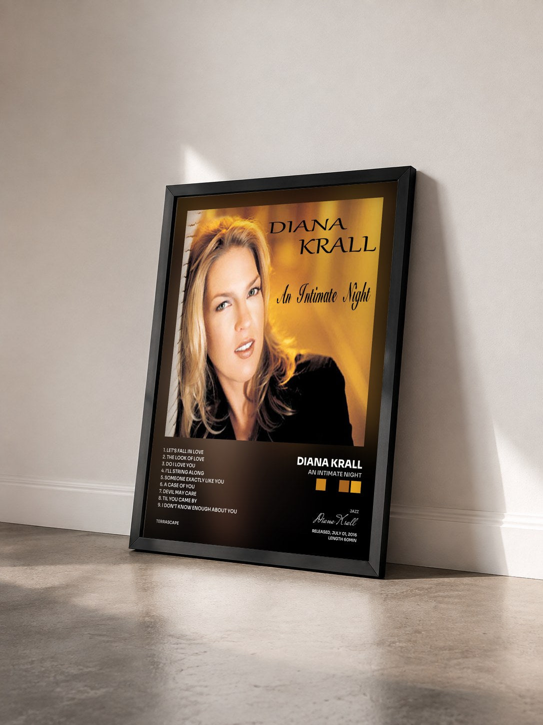 #noir Tableau de l'album An Intimate Night de Diana Krall vu de trois quarts, cadre noir