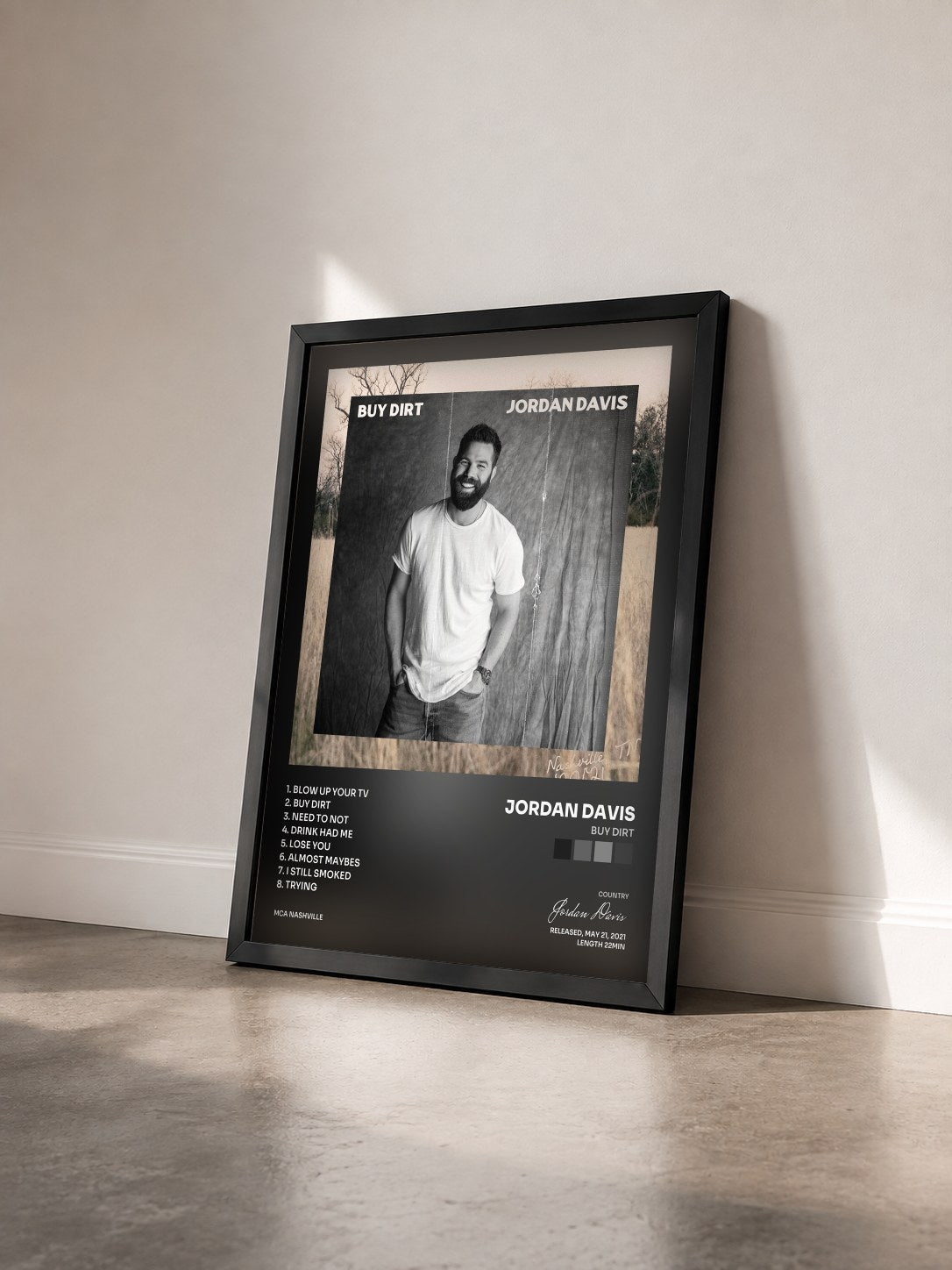 #noir Tableau de l'album Buy Dirt de Jordan Davis vu de trois quarts, cadre noir