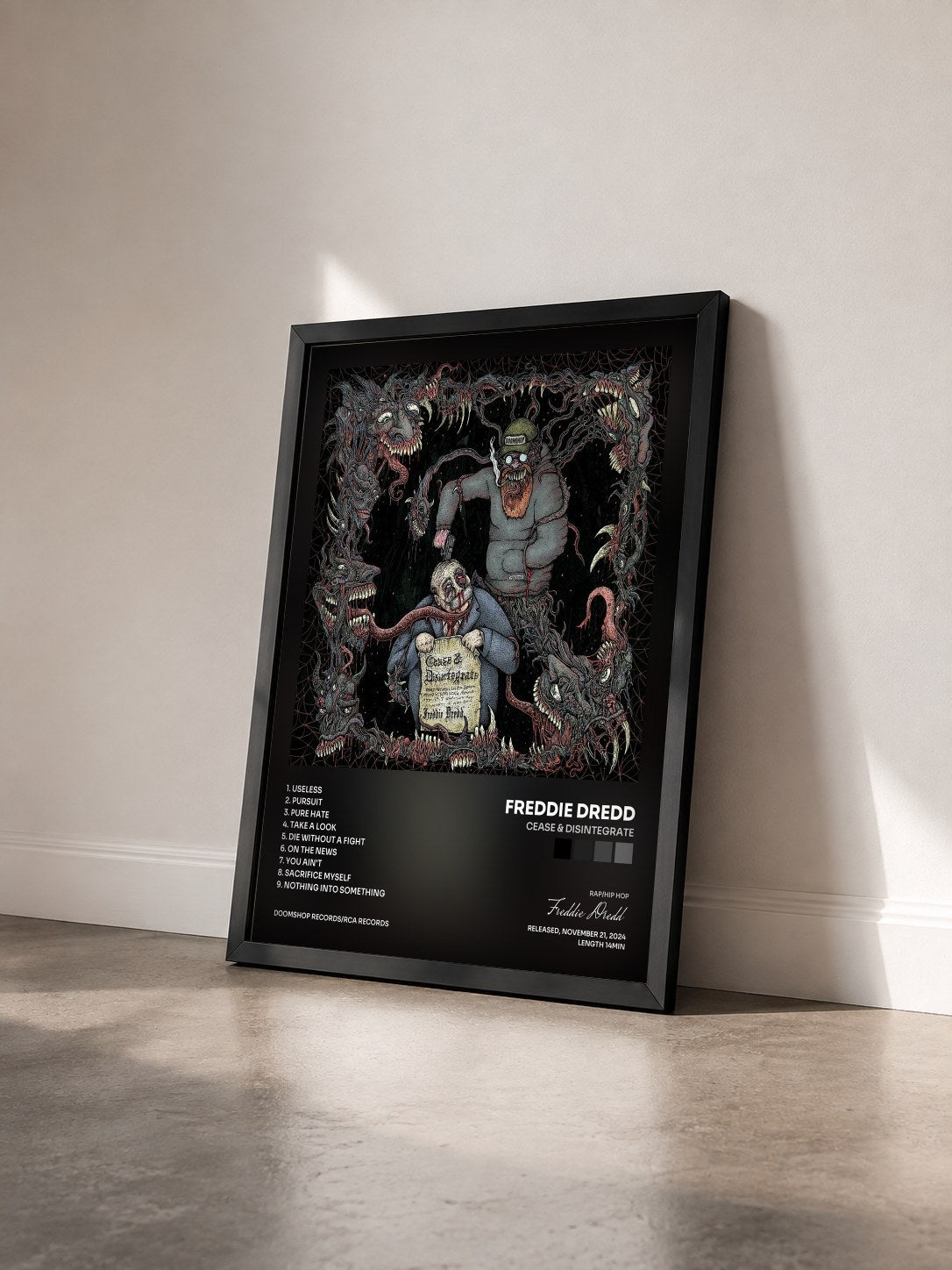 #noir Tableau de l'album Cease & Disintegrate de Freddie Dredd vu de trois quarts, cadre noir