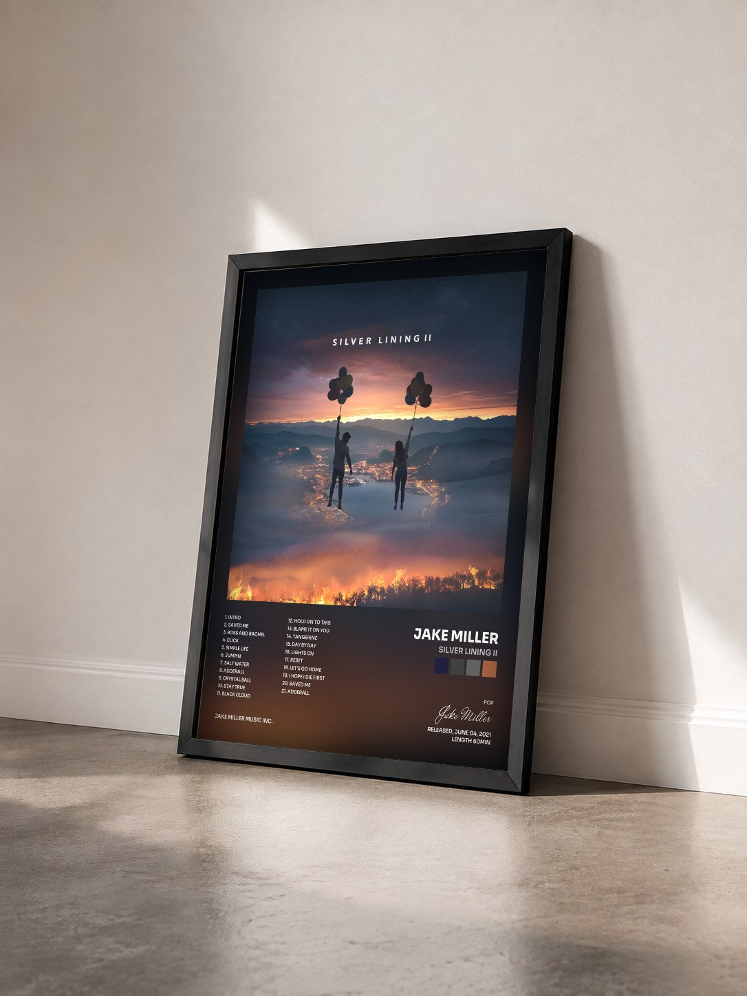 #noir Tableau de l'album Silver Lining II de Jake Miller vu de trois quarts, cadre noir