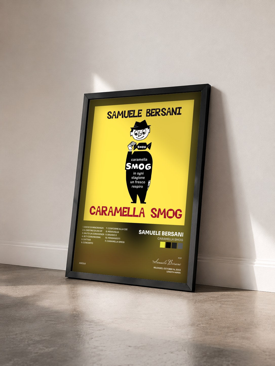 #noir Tableau de l'album Caramella Smog de Samuele Bersani vu de trois quarts, cadre noir