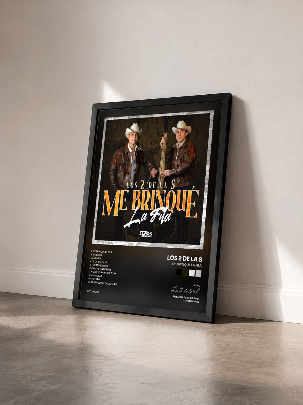 #noir Tableau de l'album Me Brinqué La Fila de Los 2 de la S vu de trois quarts, cadre noir
