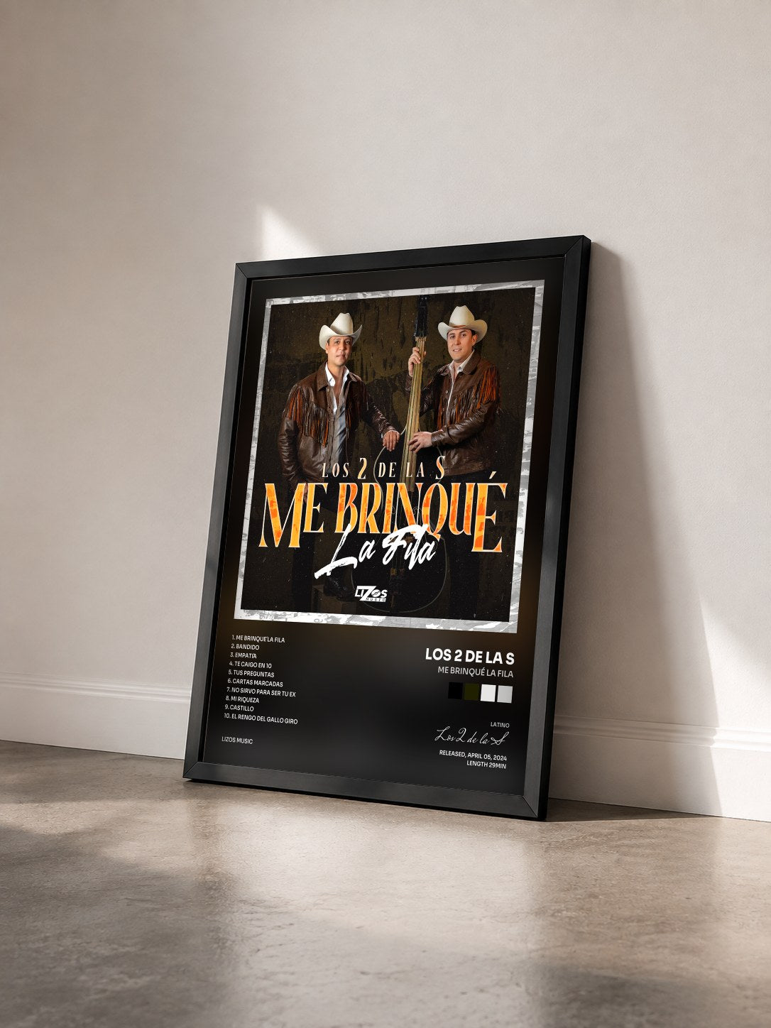 #noir Tableau de l'album Me Brinqué La Fila de Los 2 de la S vu de trois quarts, cadre noir