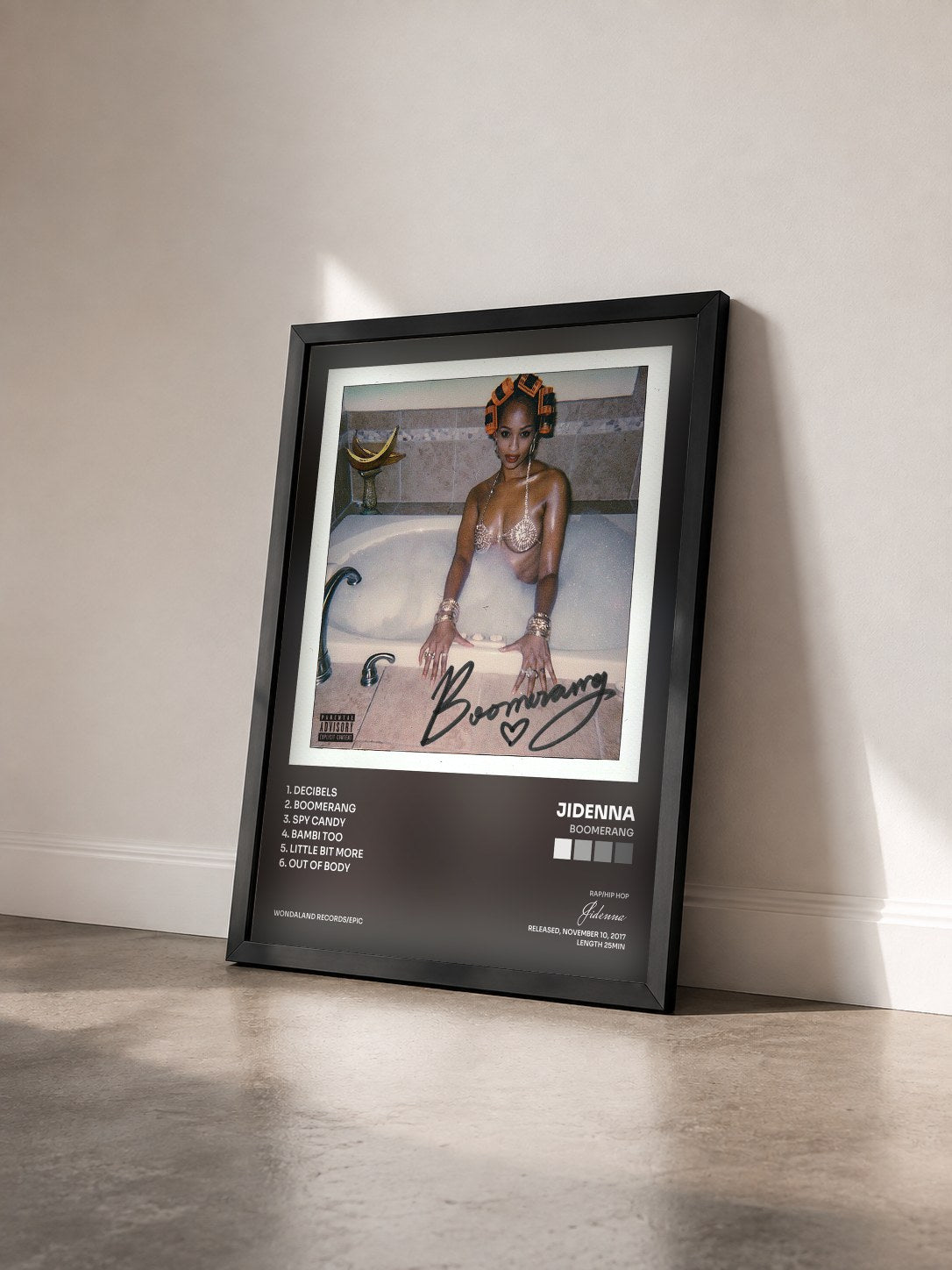 #noir Tableau de l'album Boomerang de Jidenna vu de trois quarts, cadre noir