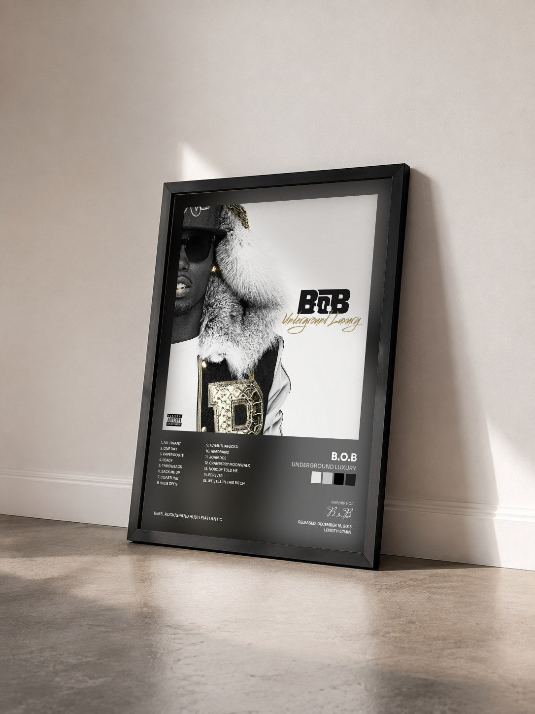 #noir Tableau de l'album Underground Luxury de B.o.B vu de trois quarts, cadre noir