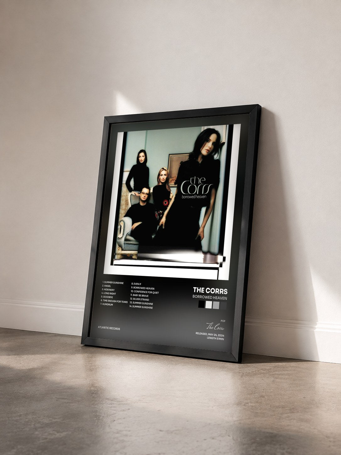 #noir Tableau de l'album Borrowed Heaven de The Corrs vu de trois quarts, cadre noir