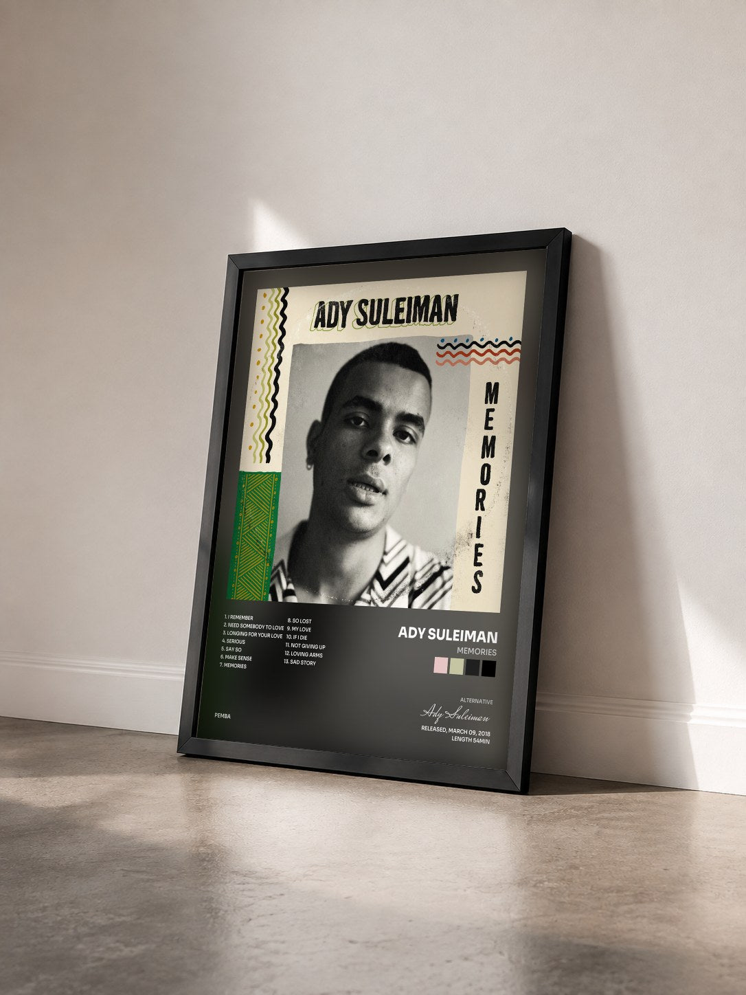#noir Tableau de l'album Memories de Ady Suleiman vu de trois quarts, cadre noir