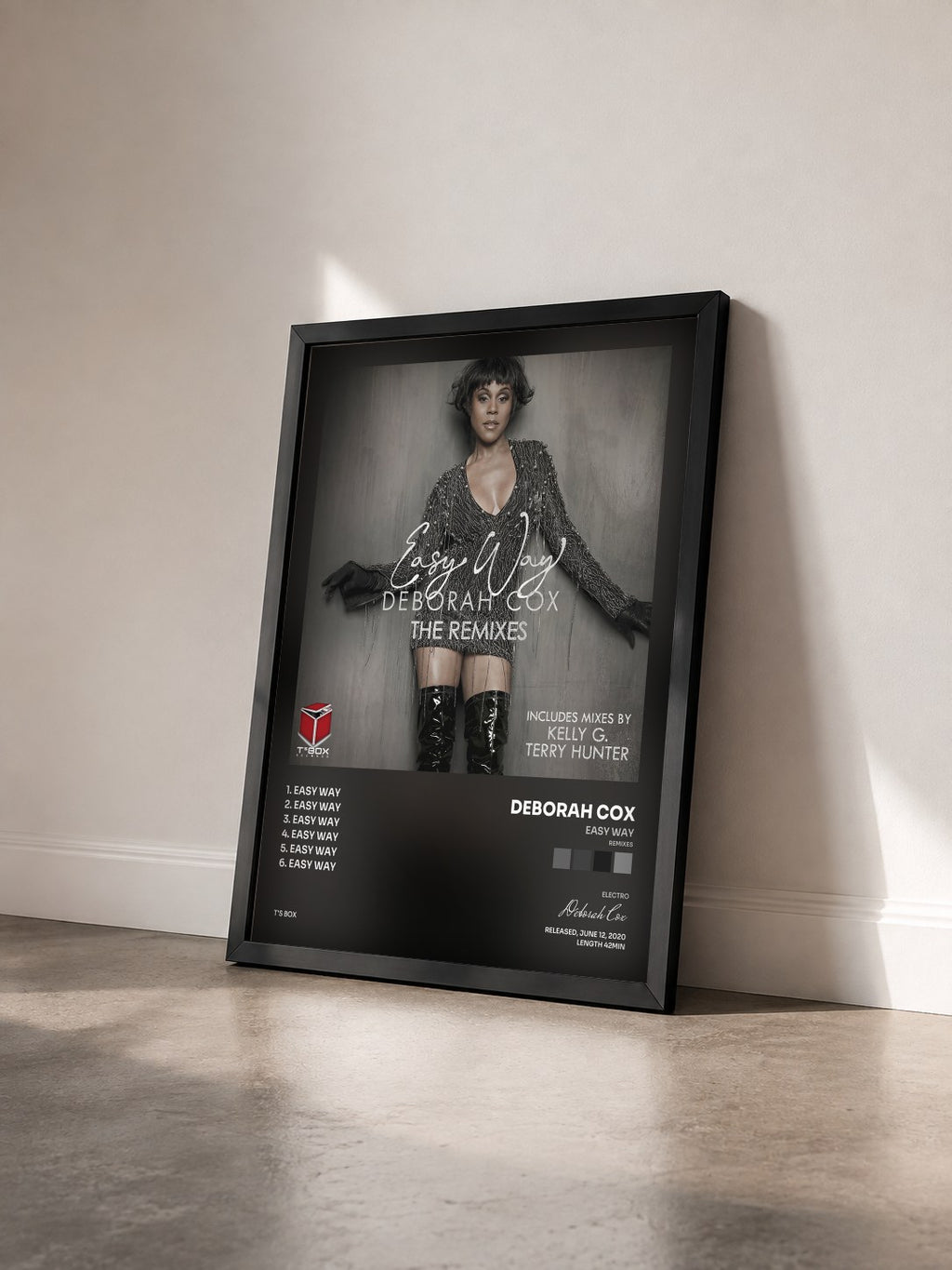 #noir Tableau de l'album Easy Way (Remixes) de Deborah Cox vu de trois quarts, cadre noir