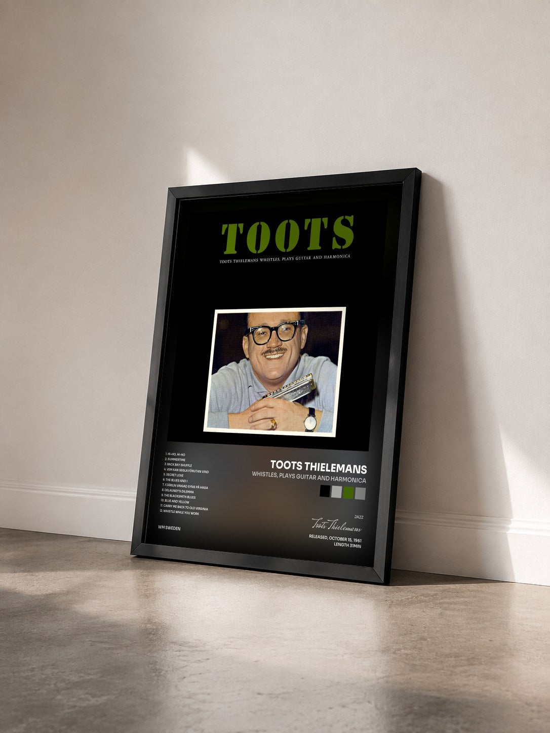 #noir Tableau de l'album Whistles, Plays Guitar And Harmonica de Toots Thielemans vu de trois quarts, cadre noir