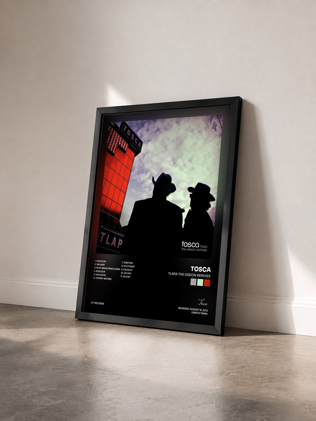 #noir Tableau de l'album Tlapa The Odeon Remixes de Tosca vu de trois quarts, cadre noir