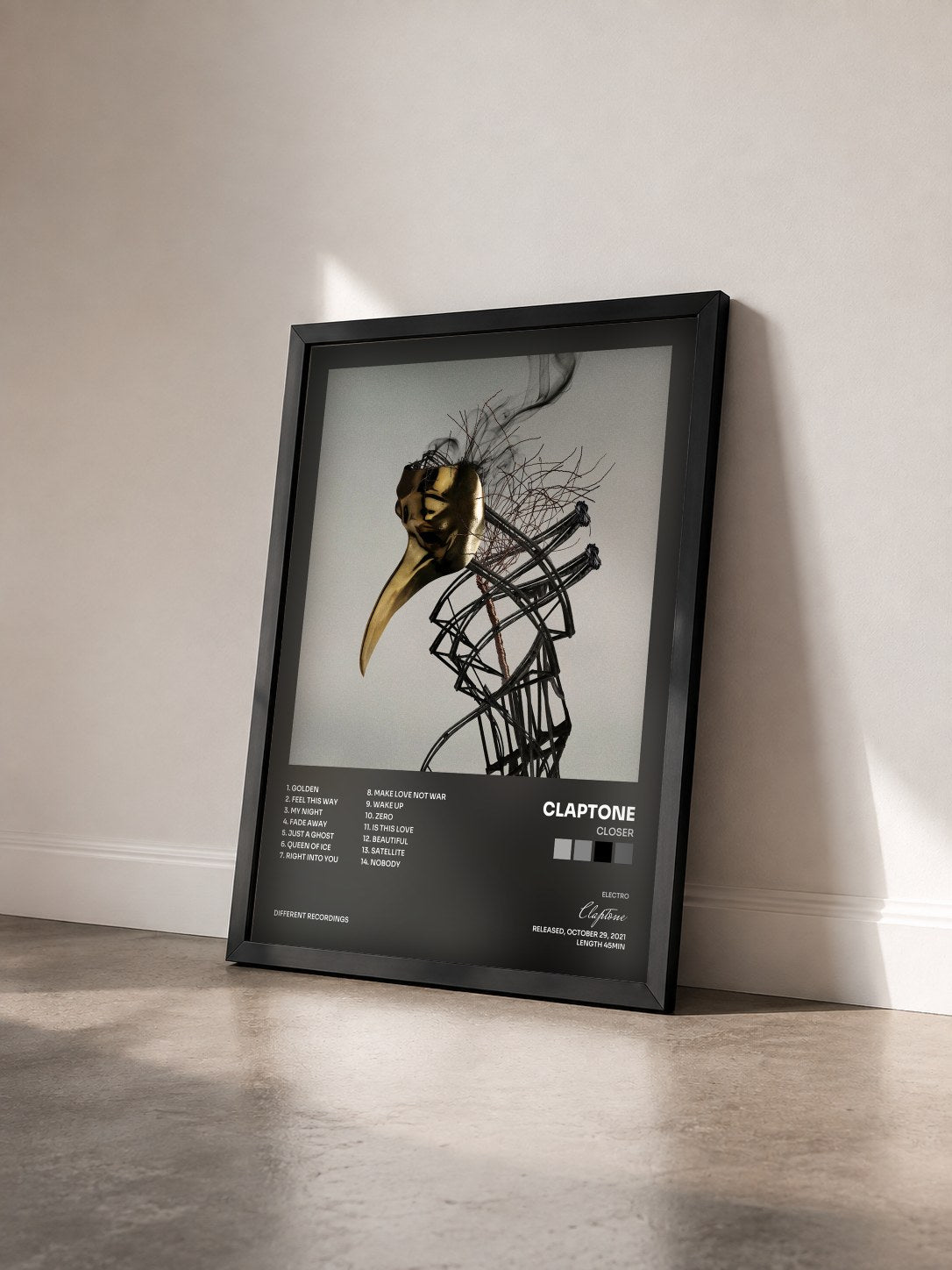 #noir Tableau de l'album Closer de Claptone vu de trois quarts, cadre noir